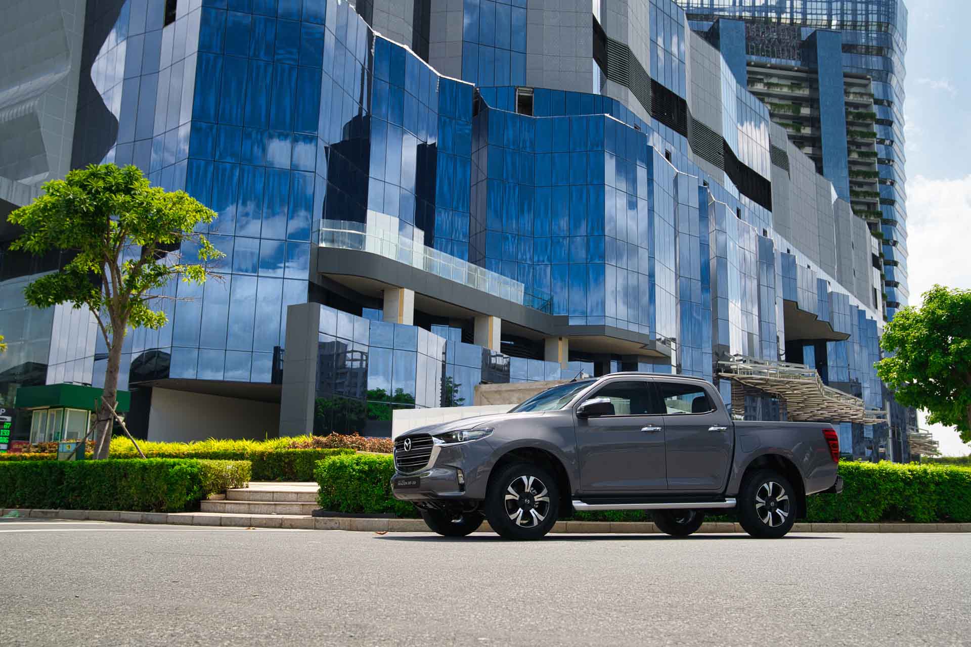 Giá lăn bánh xe Mazda BT-50 2021, có đấu được Ranger, Hilux?