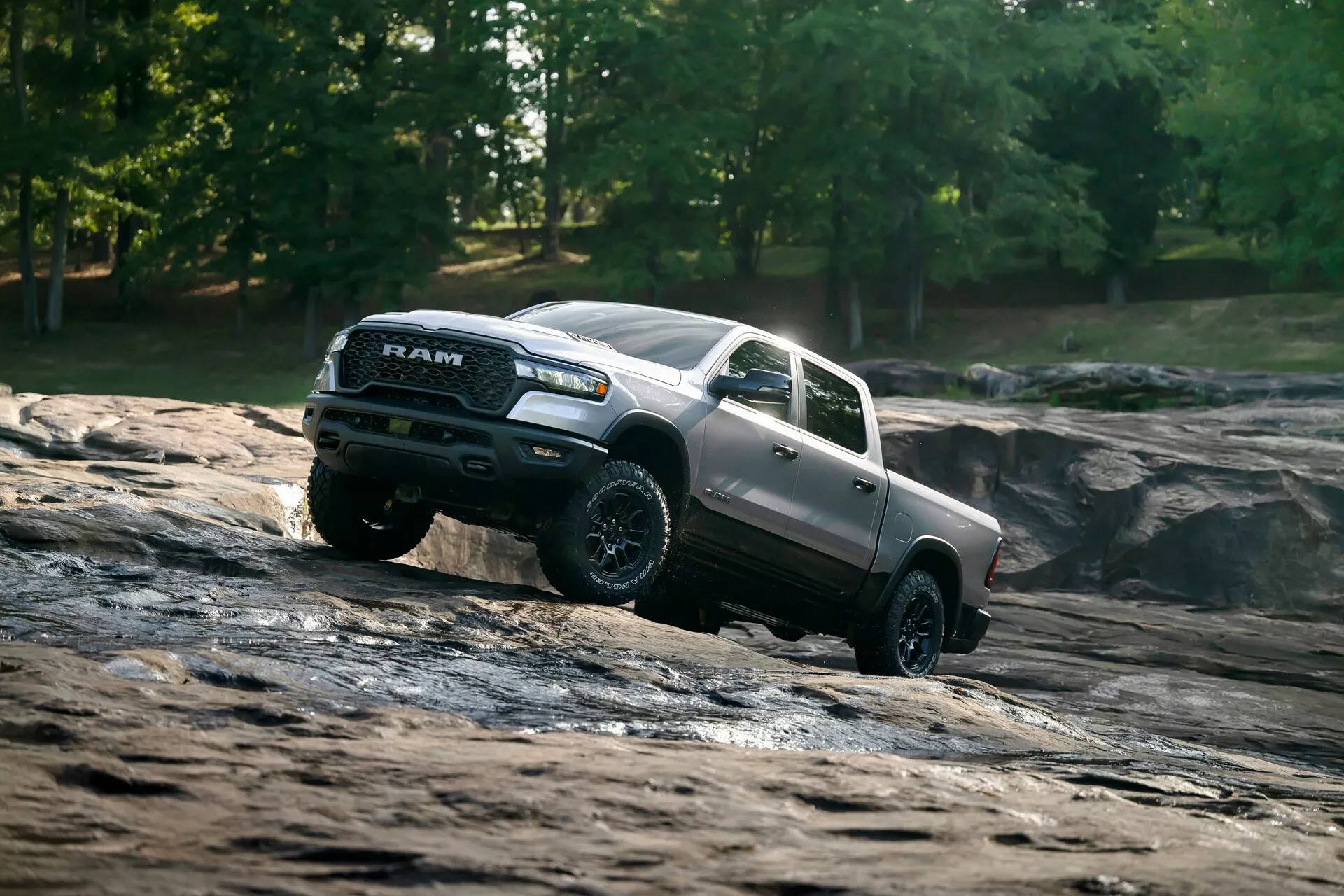Chi tiết RAM 1500 Laramie 2024: Mạnh mẽ hơn và khả năng off-road ấn tượng