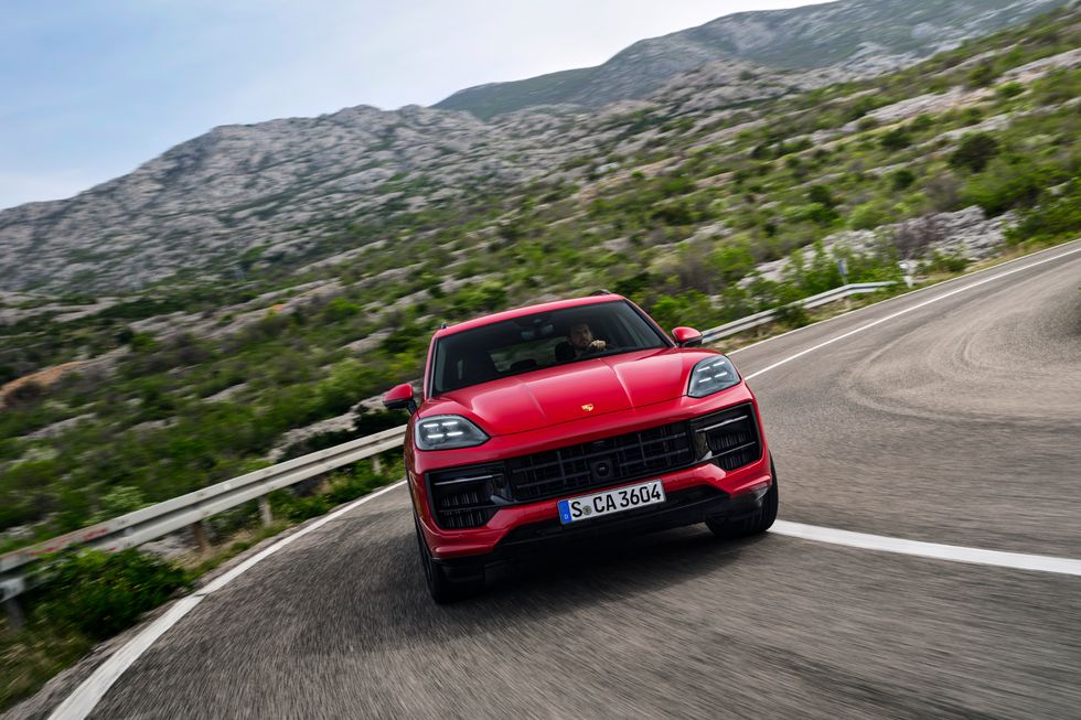Porsche Cayenne GTS 2025: Bản nâng cấp "mạnh tay"