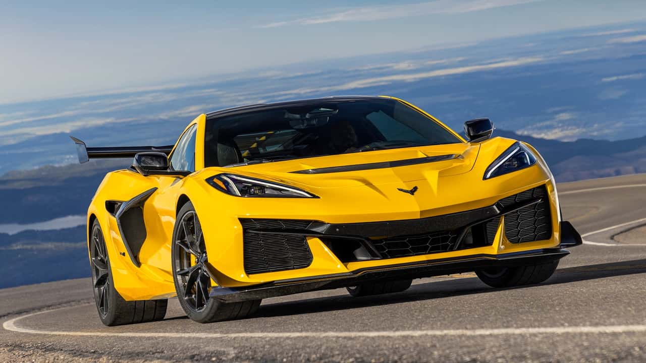 Chevrolet Corvette ZR1 2025: Động cơ V8 tăng áp kép, công suất 1.064 mã lực
