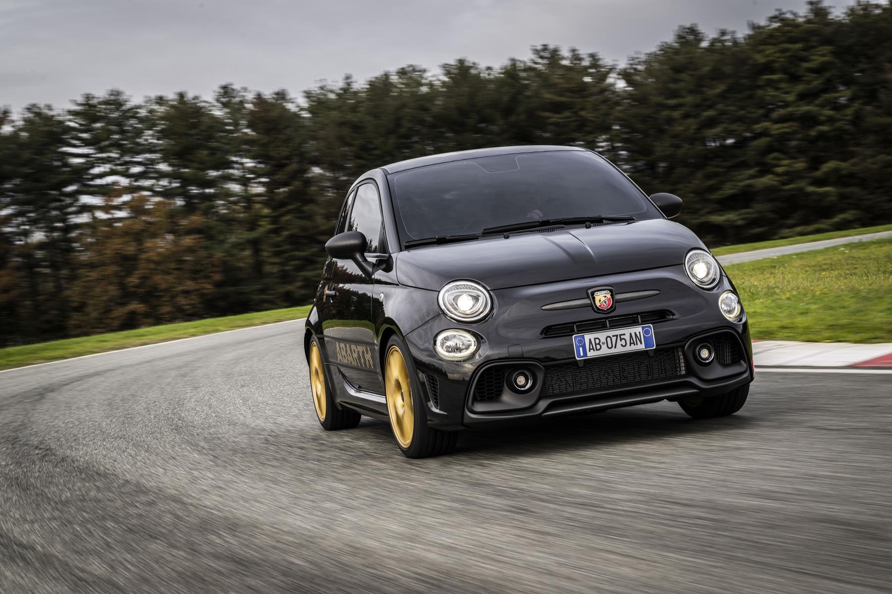 Fiat trình làng phiên bản giới hạn Abarth 695 75° Anniversario 2024 nhân dịp kỷ niệm 75 năm Fiat
