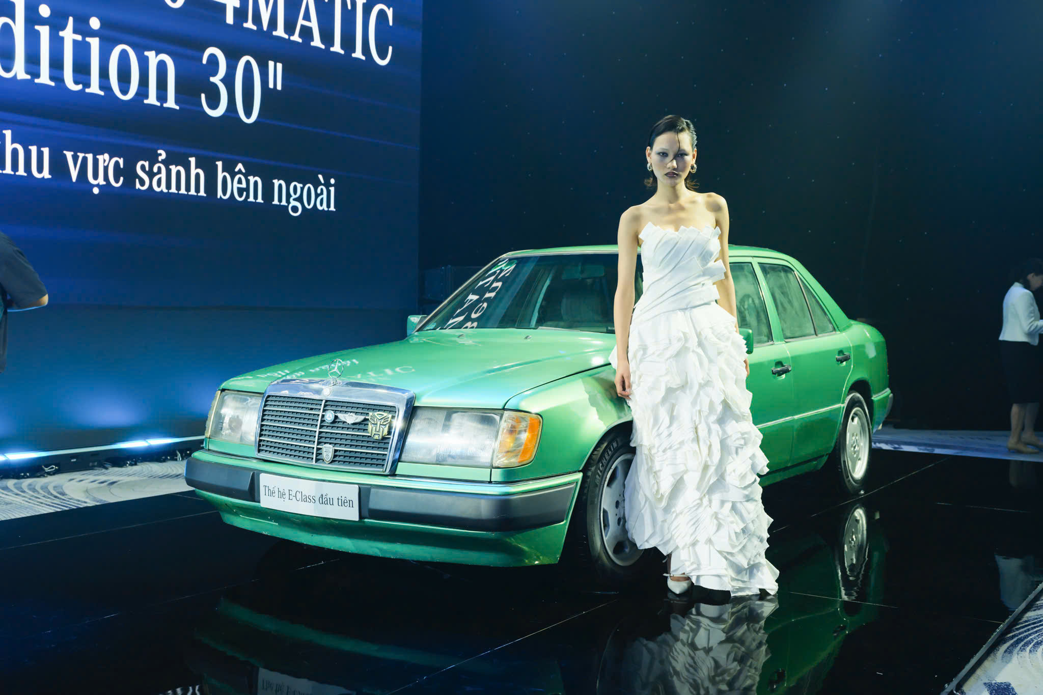 Mercedes-Benz E-Class thế hệ mới ra mắt tại Việt Nam, giá trên 2 tỷ đồng
