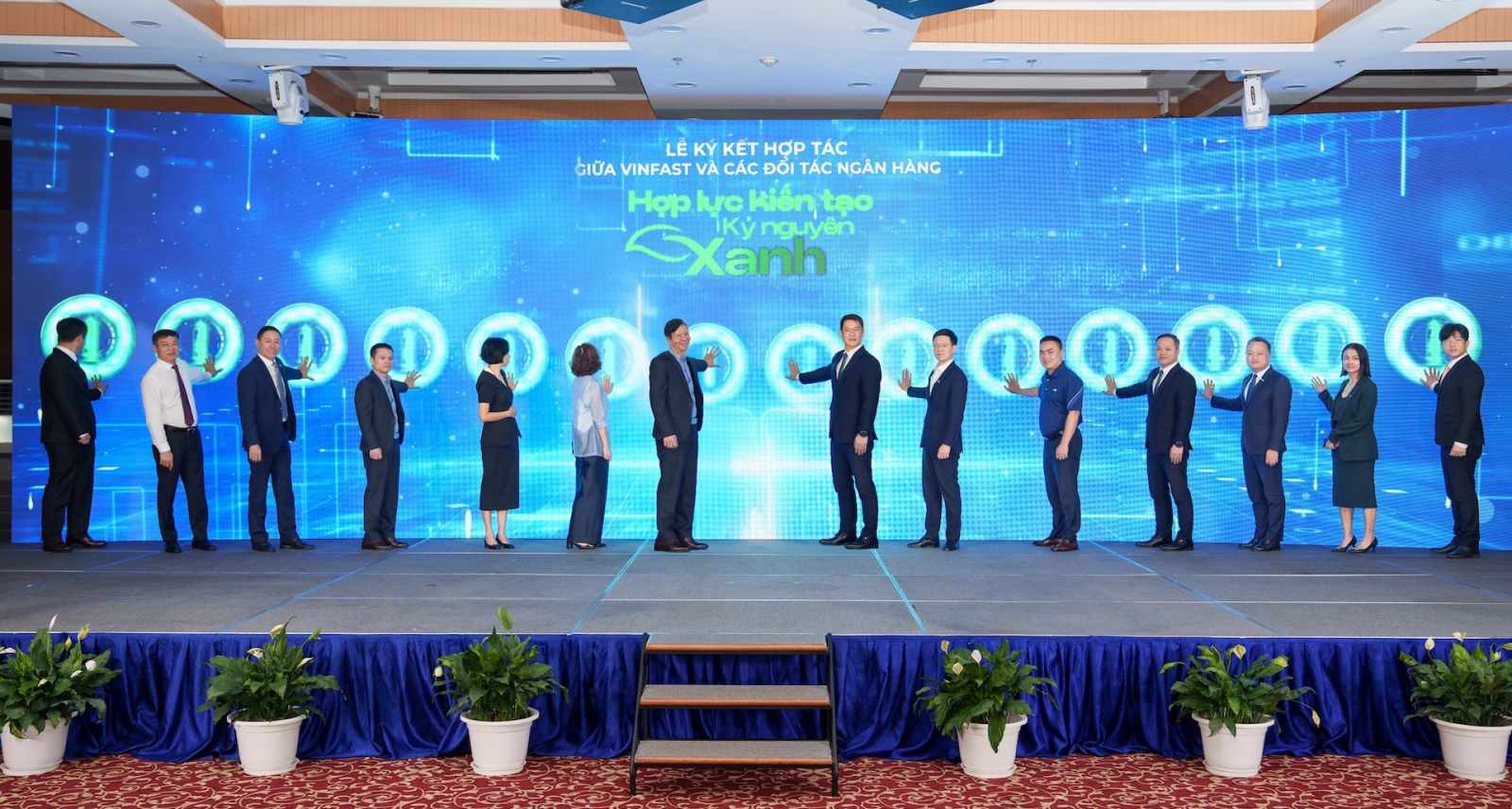 VinFast kết hợp với các ngân hàng hỗ trợ người dân Hà Nội chuyển sang xe điện