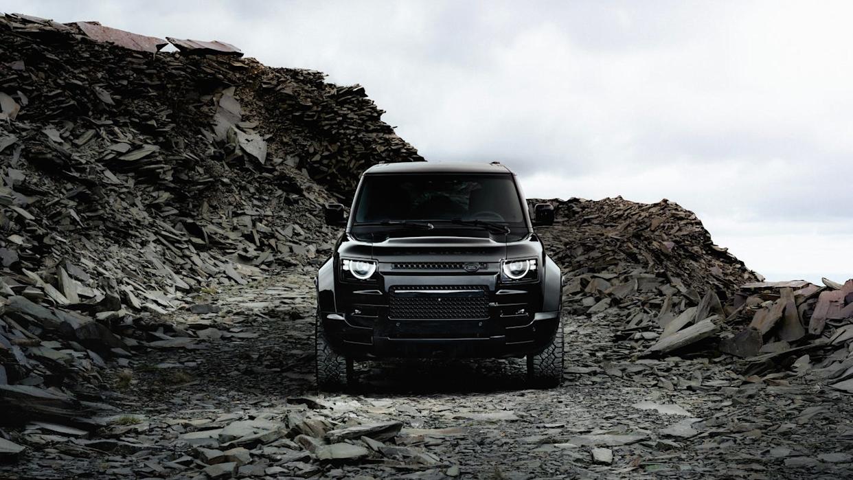 Land Rover Defender OCTA có bản đen tuyền Black
