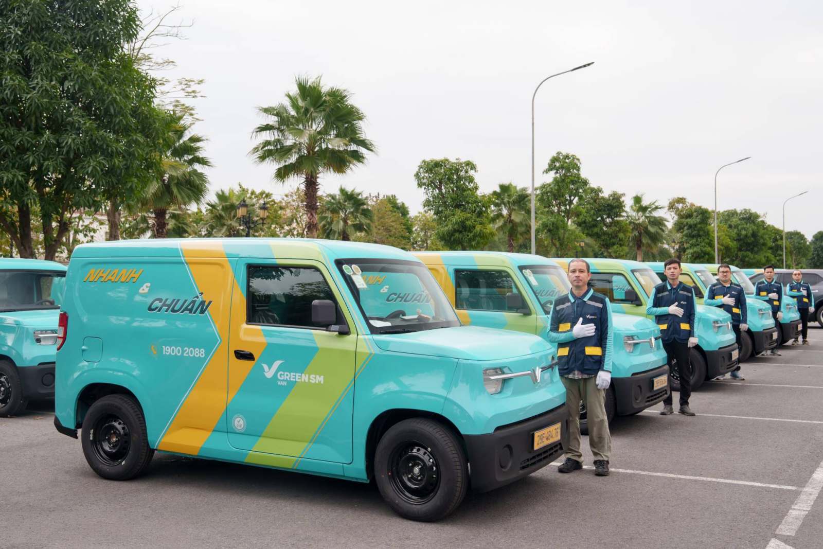 Dịch vụ vận chuyển hàng nội đô bằng xe tải điện của Xanh SM chính thức hoạt động
