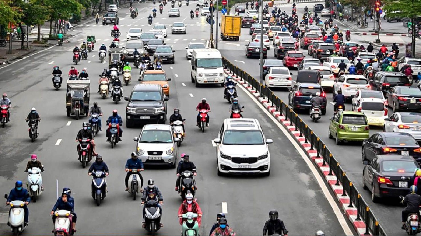 Từ 1/1/2026: Những trường hợp ô tô được miễn phí sử dụng đường bộ