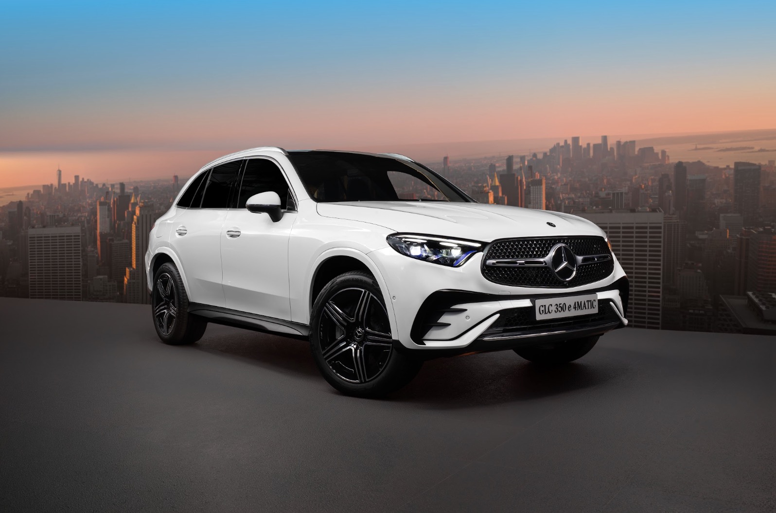 Mercedes-Benz GLC 350e 4MATIC ra mắt tại Việt Nam, giá gần 3 tỷ đồng