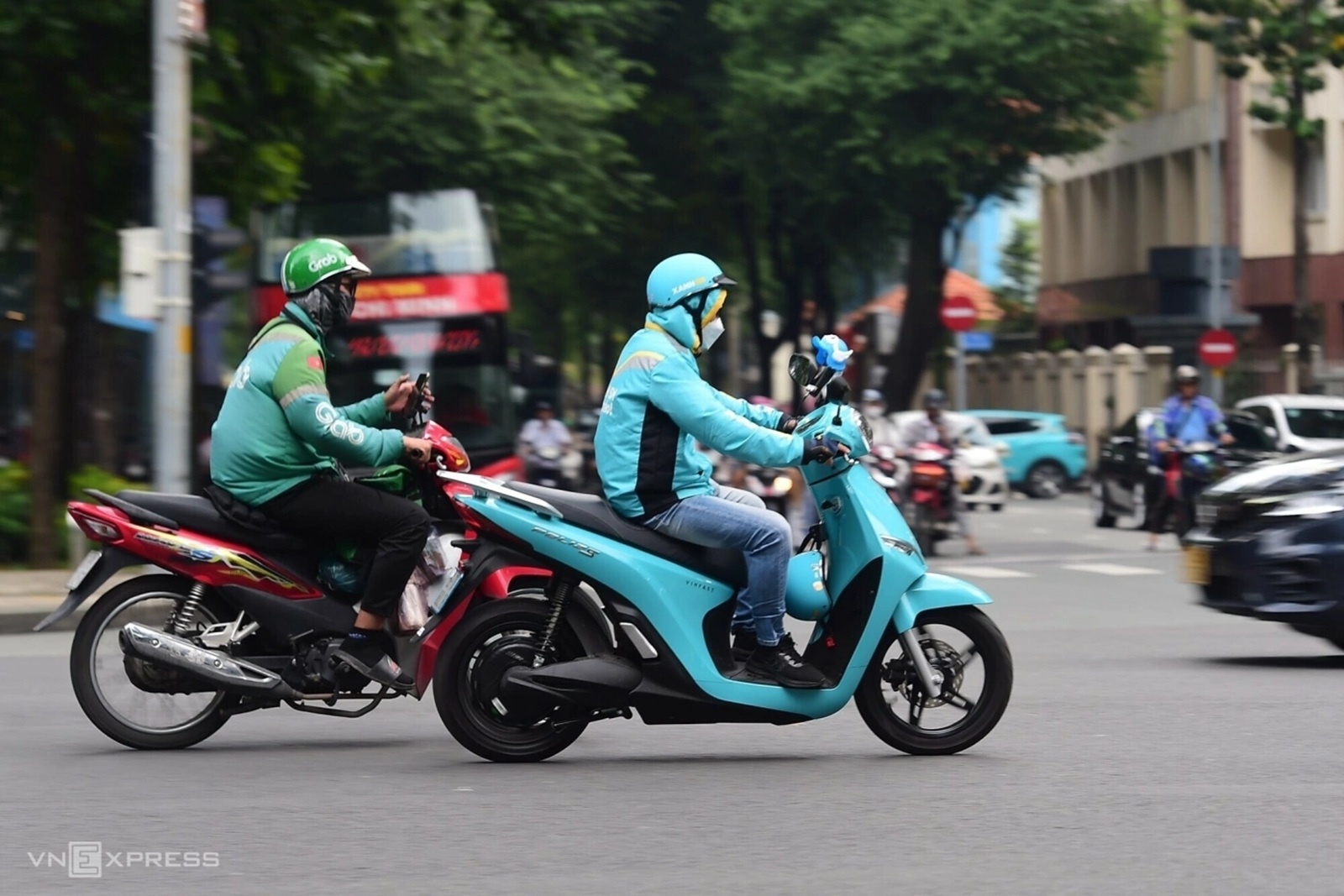 Sử dụng xe máy điện trong mùa hè: Bài toán về độ bền và an toàn pin