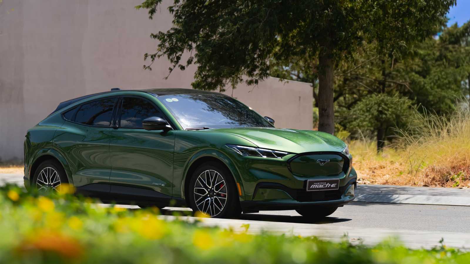 Ford Việt Nam “chơi tất tay” với Mustang Mach-E: Phát triển hệ thống sạc, giảm giá sâu