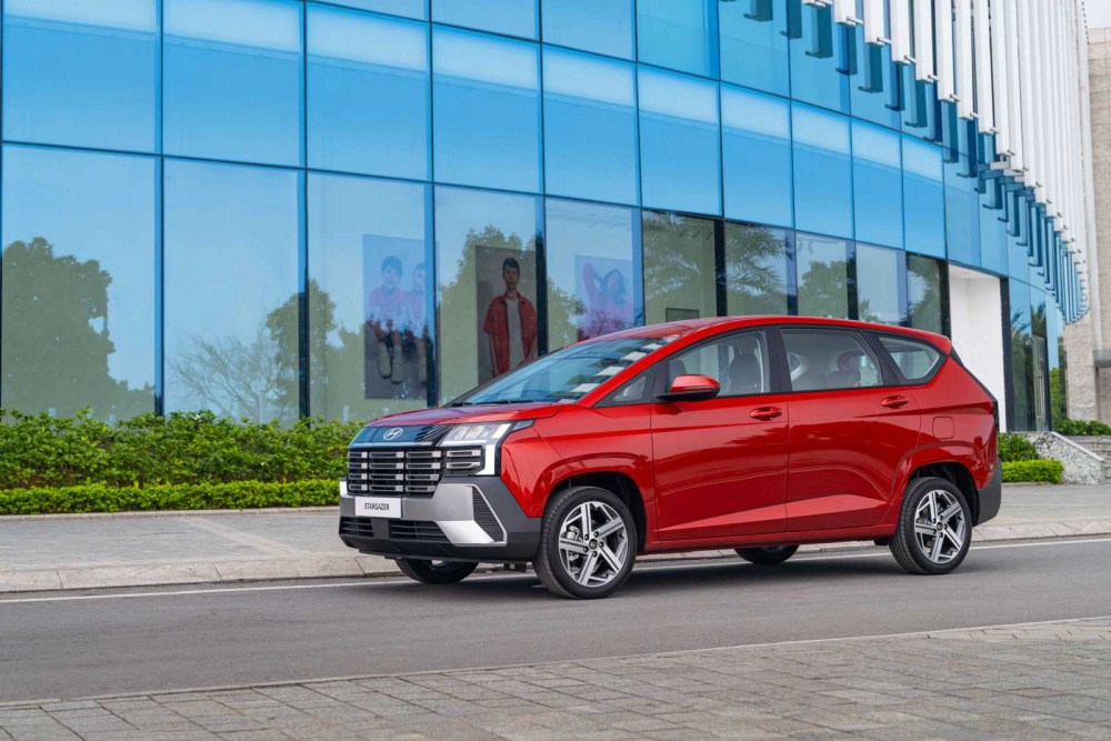 Hyundai có xe 7 chỗ giá rẻ, “ngập” công nghệ: Đi phố tiện lợi, đi xa nhẹ nhàng