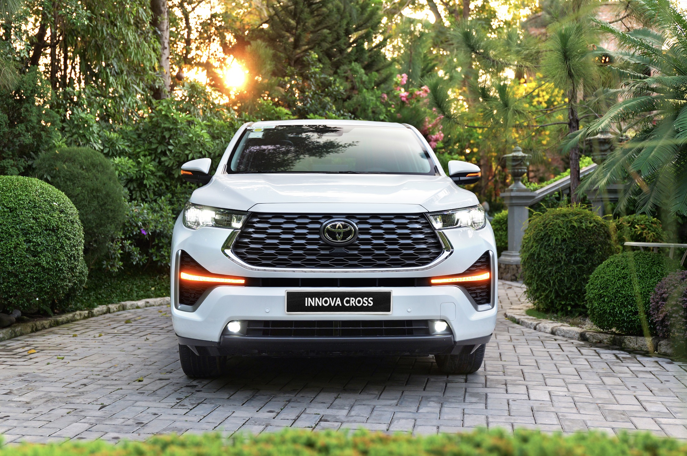 Toyota Việt Nam bán gần 6.500 xe trong tháng 6, doanh số hybrid tăng gần gấp đôi
