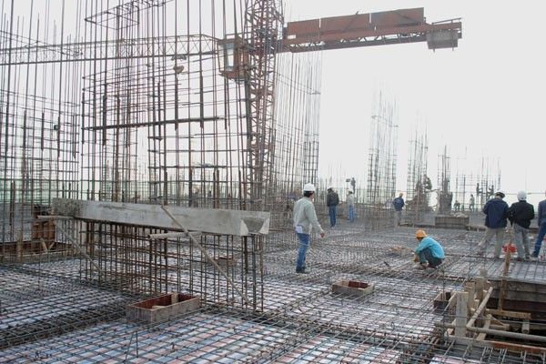Phân tích phương pháp thiết kế đài móng cọc bê tông cốt thép theo mô hình giàn ảo phẳng, mô hình giàn ảo không gian và mô hình dầm công xôn cho bài toán lý thuyết và thực tế