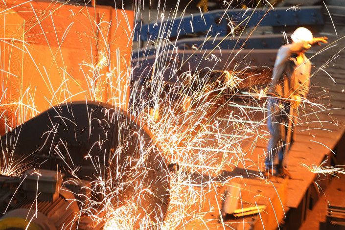 Giá quặng sắt tiếp tục chịu áp lực giảm, hoạt động sản xuất thép trên toàn cầu có thể suy yếu