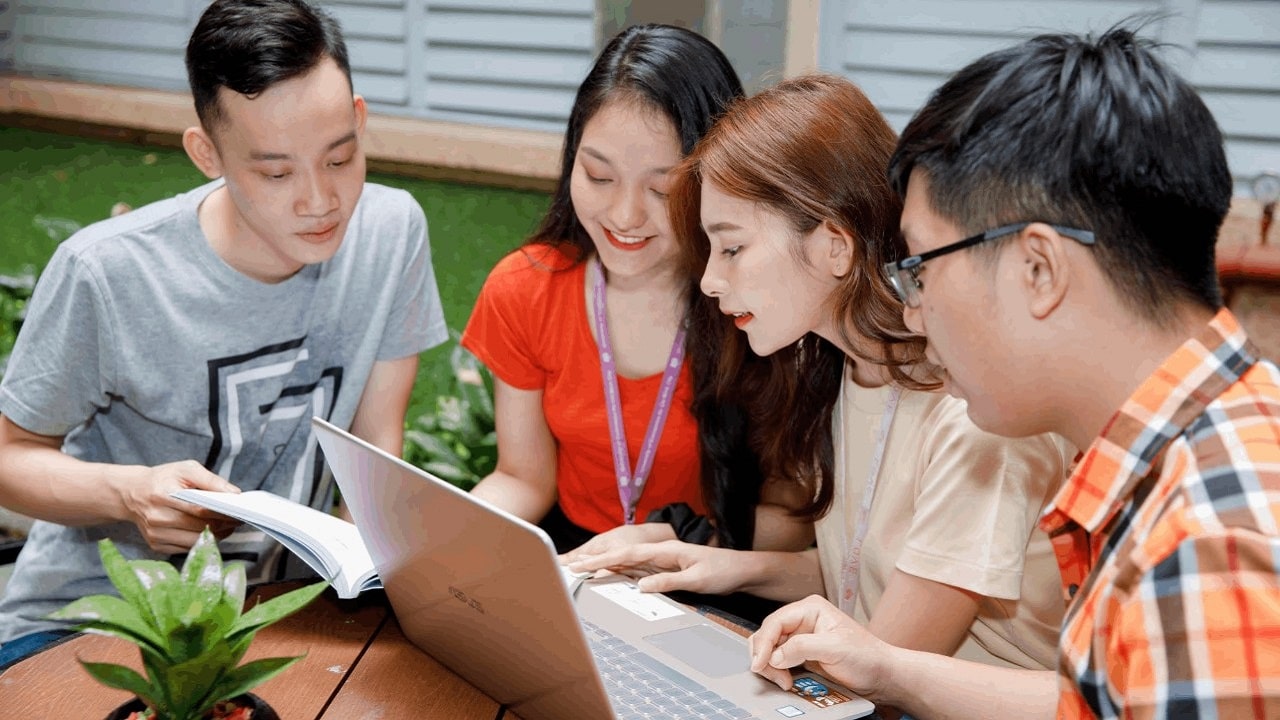 Thực trạng và biện pháp rèn luyện kỹ năng giao tiếp phi ngôn ngữ cho sinh viên Ngành Quản trị Khách sạn, Khóa 17 tại Trường Đại học Công nghiệp TP.Hồ Chí Minh