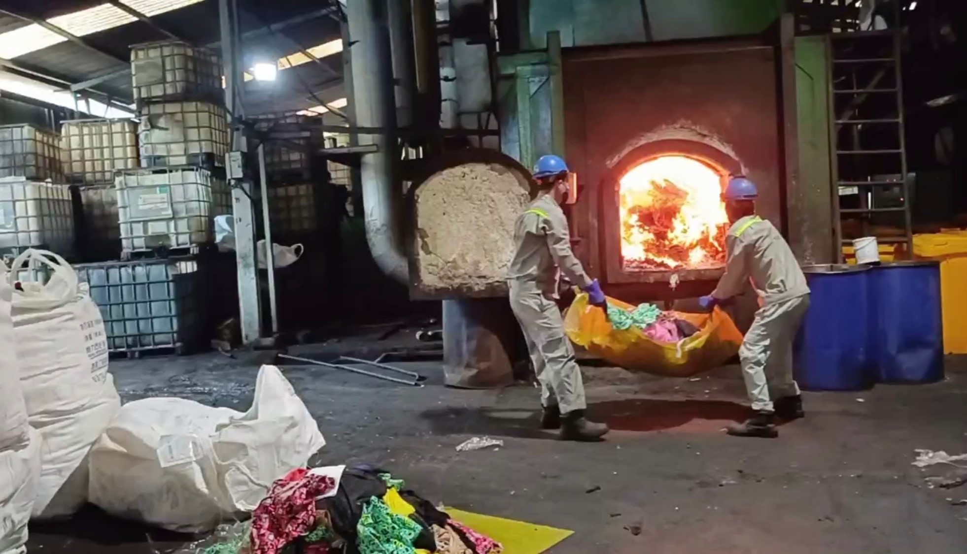 Phương thức tiêu hủy được áp dụng là đốt tiêu hủy trong lò đốt 02 cấp có hệ thống xử lý đồng bộ.