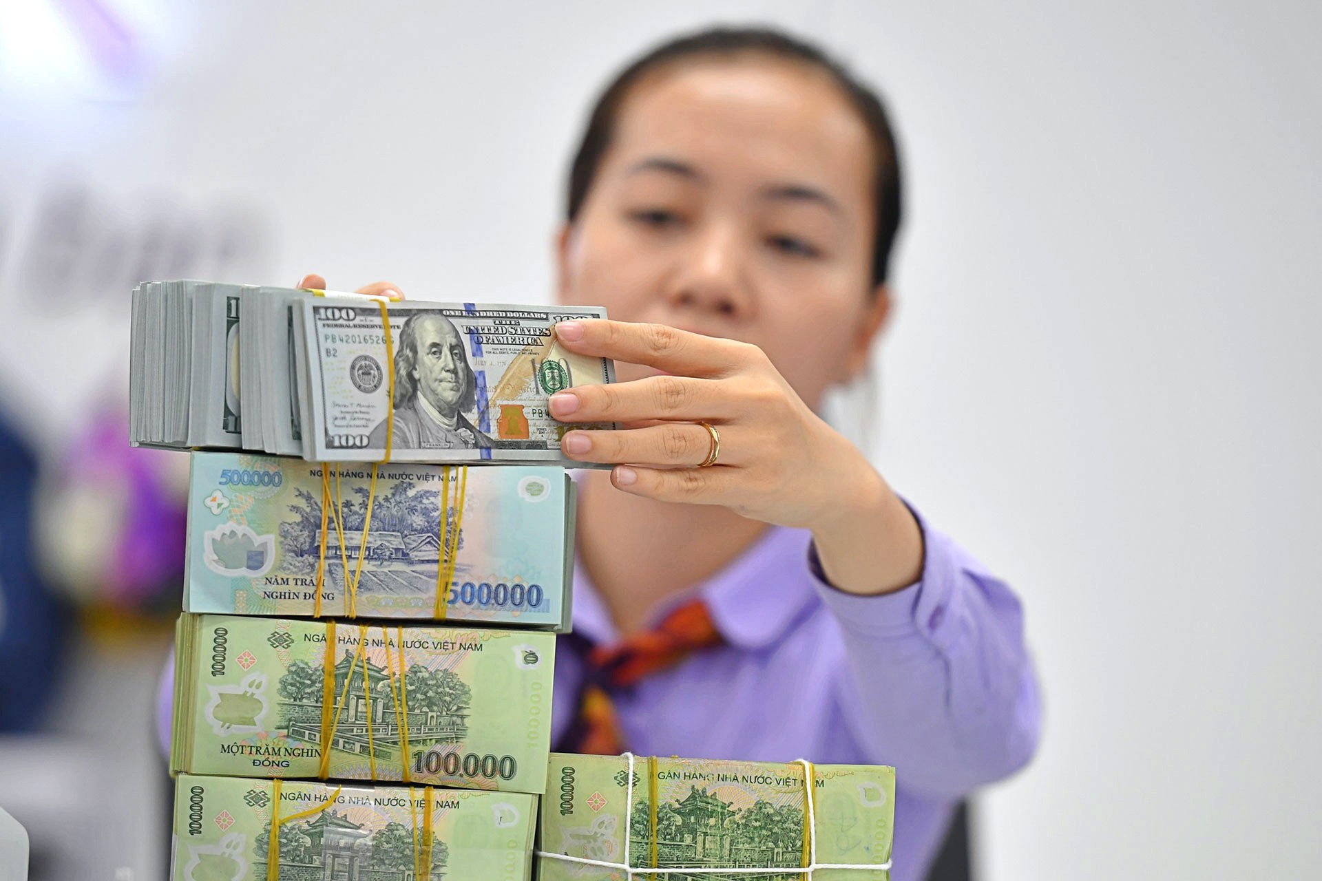 Ngân hàng Nhà nước vừa bán thêm 350 triệu USD để bình ổn tỷ giá 1 Ngân hàng Nhà nước