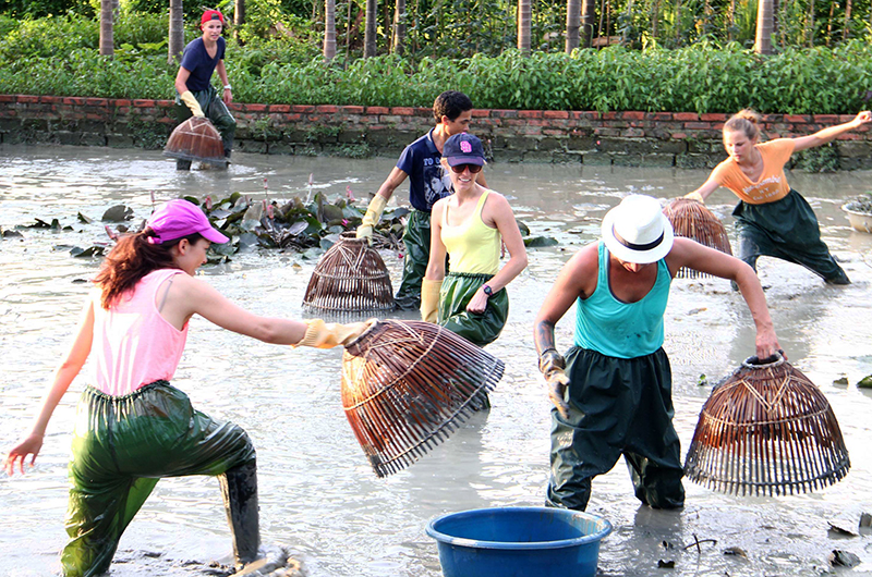Nghiên cứu phát triển sản phẩm du lịch trải nghiệm thiên nhiên gắn với văn hóa của cộng đồng dân tộc thiểu số ở Quảng Bình