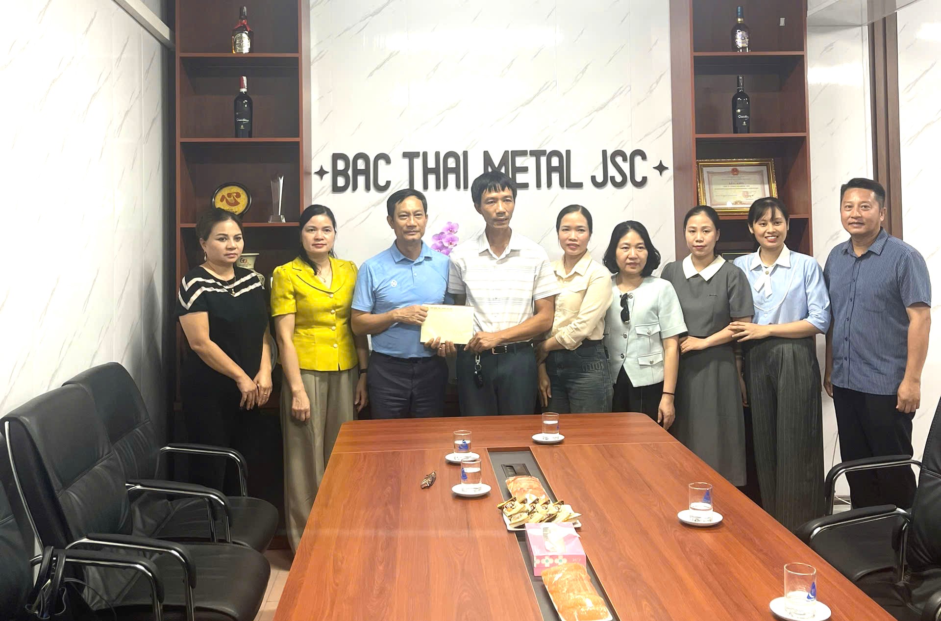 Công đoàn Công Thương Việt Nam thăm hỏi các đơn vị, đoàn viên, người lao động khắc phục hậu quả mưa lũ tại Thái Nguyên