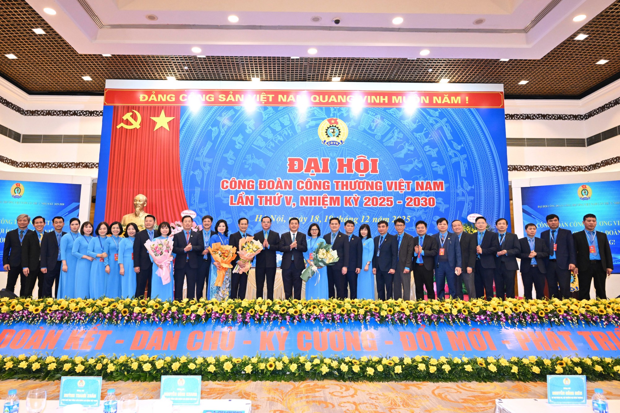 [CHÙM ẢNH] Đại hội Công đoàn Công Thương Việt Nam lần thứ V, nhiệm kỳ 2025 - 2030