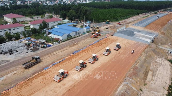 Gỡ vướng, đẩy nhanh tiến độ thi công 2 dự án cao tốc Bến Lức - Long Thành và Biên Hòa - Vũng Tàu