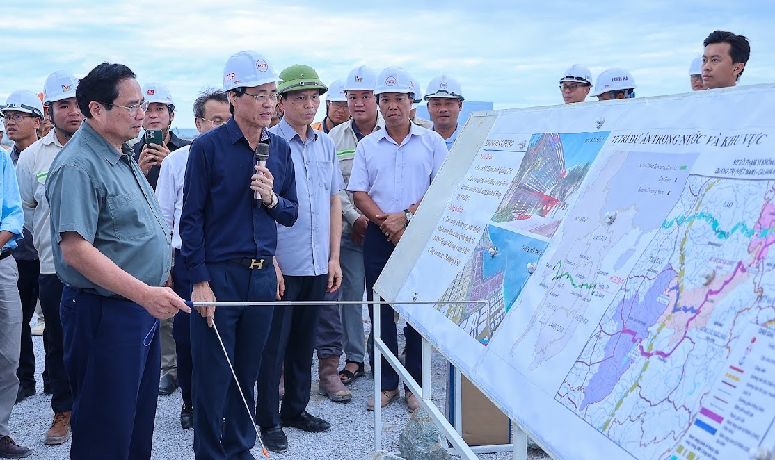 Thủ tướng Chính phủ kiểm tra các dự án cao tốc, sân bay, cảng biển tại Quảng Trị