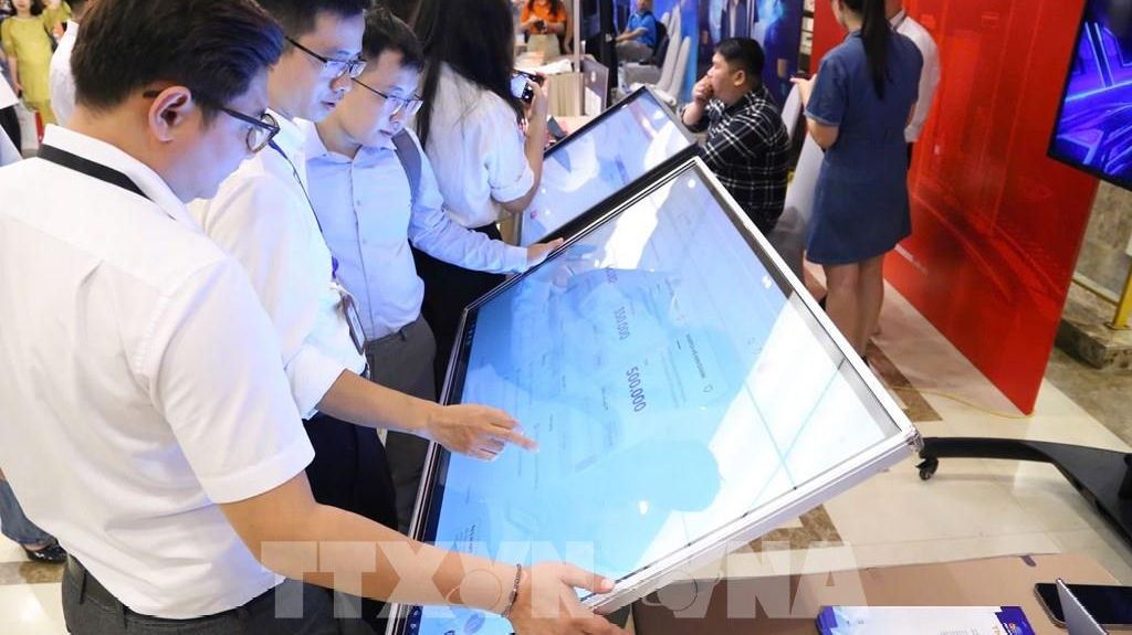 Một số vấn đề pháp lý đặt ra đối với hợp đồng lao động điện tử trong bối cảnh chuyển đổi số