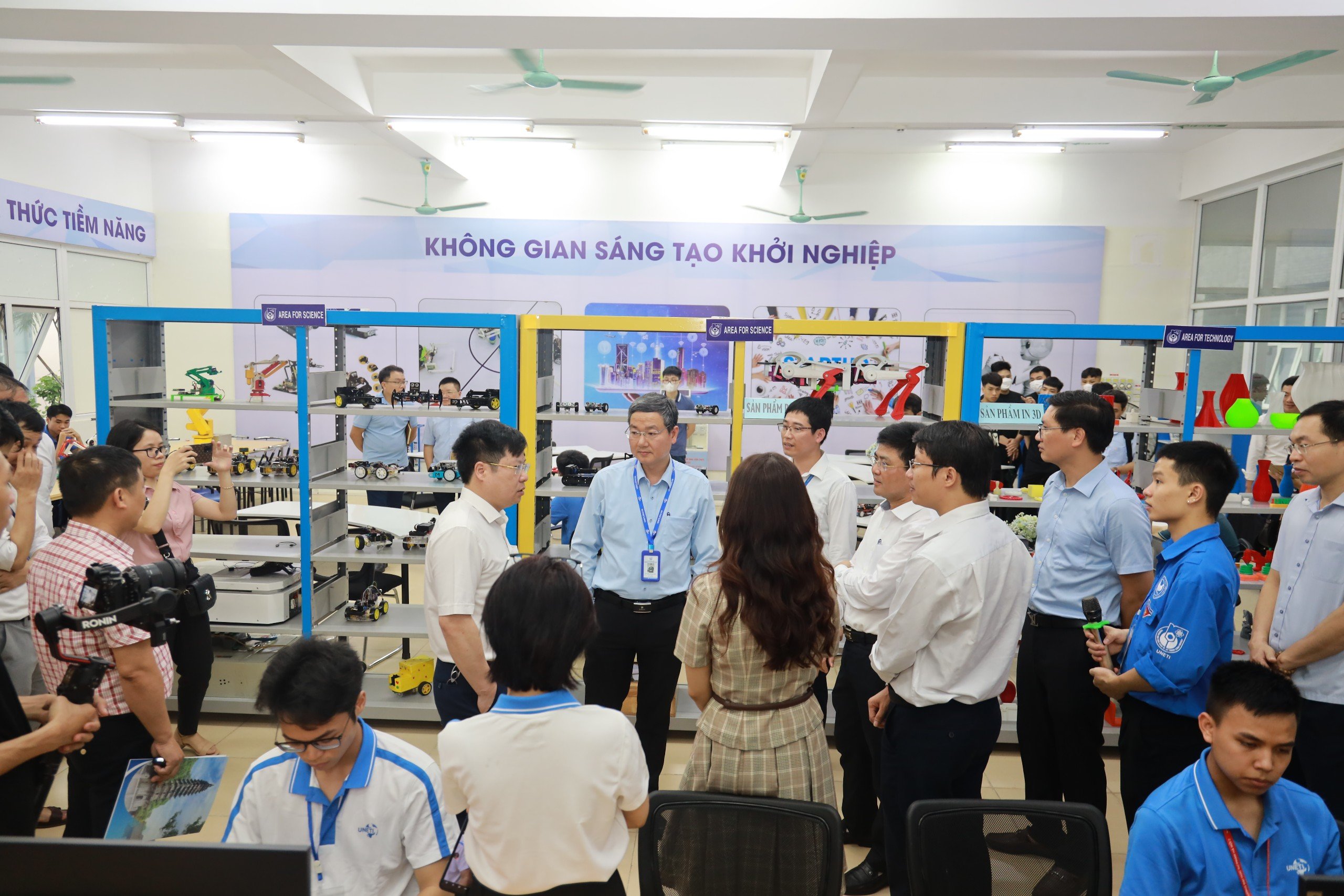 Thực tiễn công tác chuyển đổi số trong ngành Công Thương: Minh chứng sinh động cho đường lối đổi mới đúng đắn của Đảng