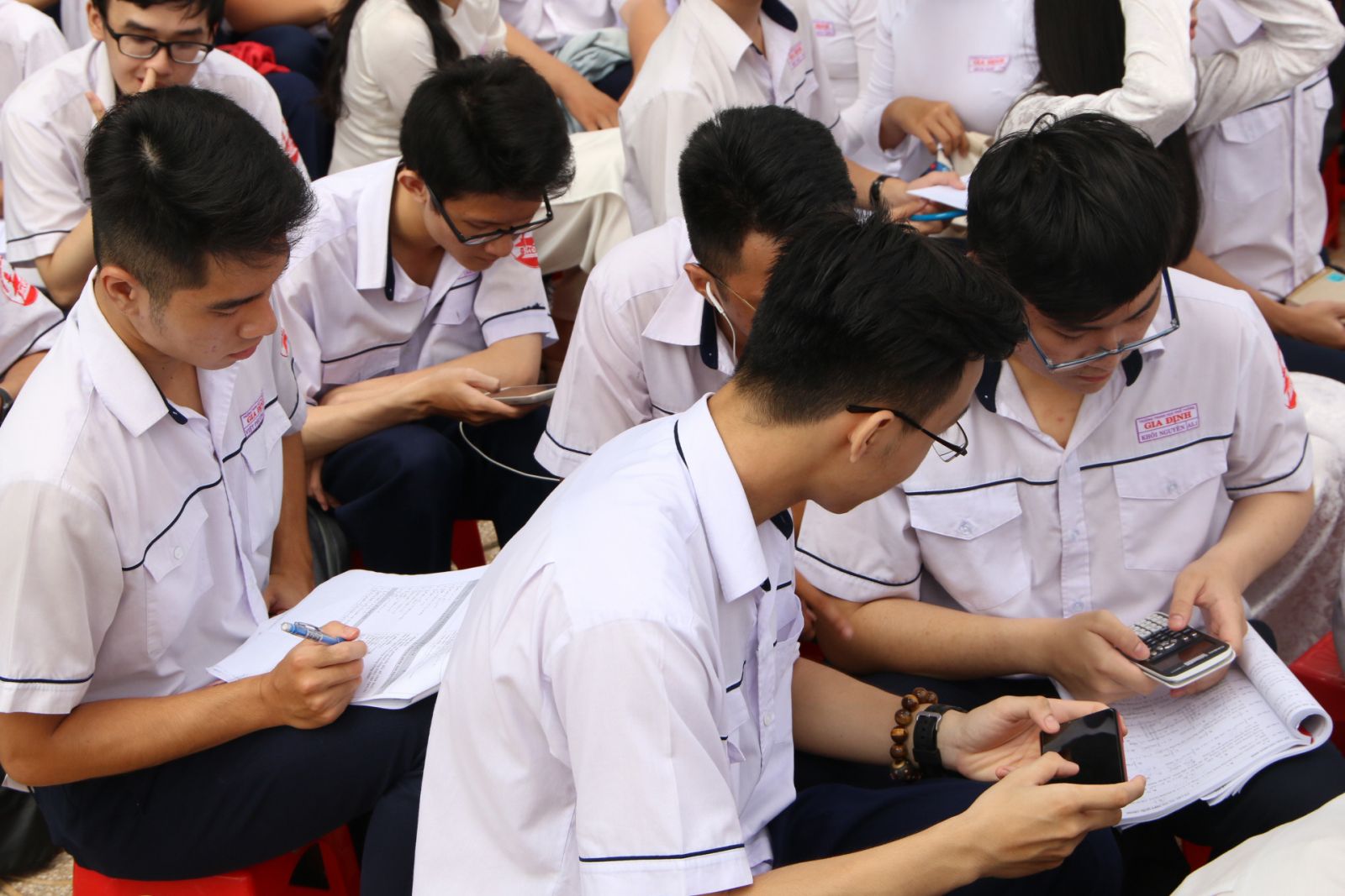 Tích hợp điện thoại thông minh trong lớp học EFL: Sự hài lòng và hiệu quả học tập