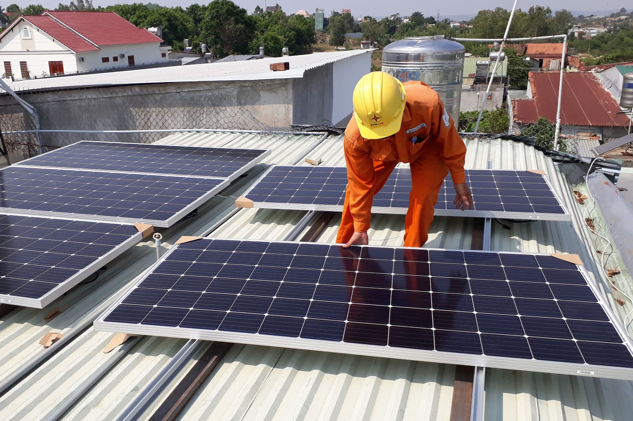 Tối ưu hiệu quả chi phí lắp đặt hệ thống điện mặt trời tại tòa nhà E, Trường Đại học Điện lực