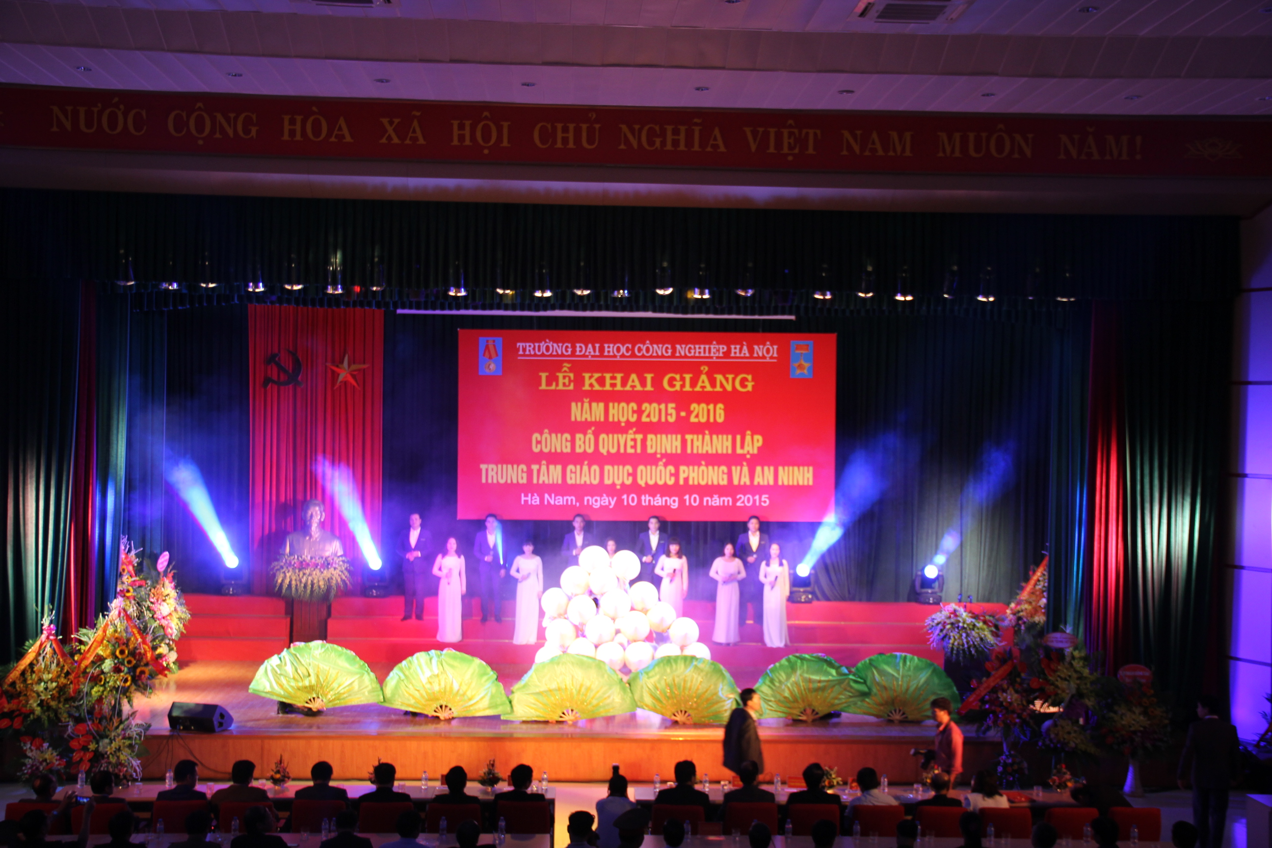 Trường ĐH Công nghiệp Hà Nội long trọng tổ chức lễ khai giảng năm học 2015 - 2016 và công bố quyết định thành lập Trung tâm Giáo dục Quốc phòng và An ninh