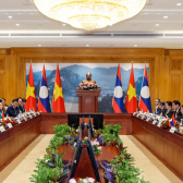 Bộ trưởng Lê Mạnh Hùng tháp tùng Thủ tướng Chính phủ thăm chính thức Lào và Campuchia, thúc đẩy hợp tác kinh tế, thương mại và năng lượng