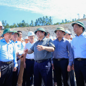 Thủ tướng kiểm tra thực địa các dự án cao tốc, sân bay tại Quảng Ngãi và Gia Lai