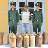 Liên tiếp triệt phá các vụ vận chuyển xăng dầu trái phép ở An Giang