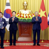 Việt Nam - Hàn Quốc trao các văn kiện hợp tác trong các lĩnh vực