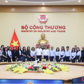 Bộ trưởng Lê Mạnh Hùng làm việc với Ủy ban Cạnh tranh Quốc gia và Cục Phòng vệ thương mại