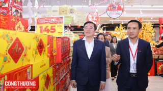 [CHÙM ẢNH] Thứ trưởng Nguyễn Sinh Nhật Tân kiểm tra tình hình cung ứng hàng hóa thiết yếu tại Phú Thọ