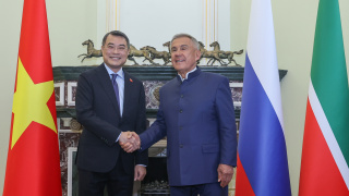 Thủ tướng Chính phủ Lê Minh Hưng gặp Người đứng đầu Cộng hòa Tatarstan (Liên bang Nga)
