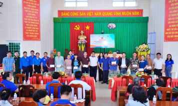 Đoàn thanh niên EVNGENCO2 tri ân gia đình chính sách, người có công với cách mạng tại Vĩnh Long