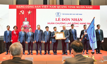 Tập đoàn Dệt May Việt Nam đón nhận Huân chương Lao động hạng Ba