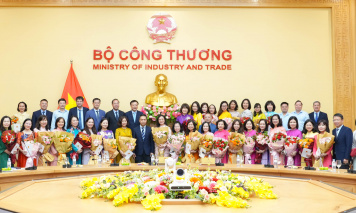 Bộ Công Thương gặp mặt nữ lãnh đạo Bộ và các đơn vị nhân Ngày Phụ nữ Việt Nam 20/10