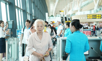 Vietnam Airlines giảm 15% giá vé cho hành khách từ 60 tuổi trở lên
