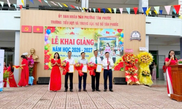 Công ty Nhiệt điện Phú Mỹ trao 200 suất học bổng cho học sinh có hoàn cảnh khó khăn