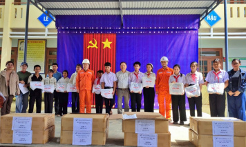 Trước thềm năm học mới: Thủy điện A Vương tiếp sức đến trường tại vùng cao xã Bến Hiên