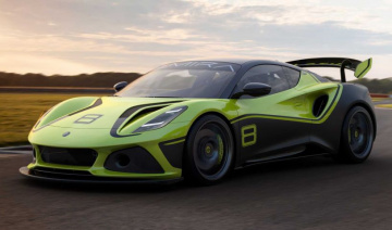Xe đua Lotus Emira GT4 ra mắt với động cơ cũ Toyota Power