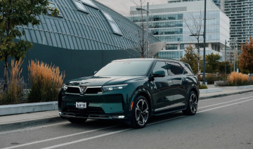 Hàng loạt luật và chính sách ảnh hưởng đến thị trường ô tô Việt Nam năm 2025