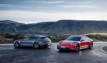 Porsche Taycan 4 2025: Tăng tốc từ 0-96 km/h trong vòng 4,4 giây