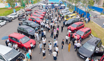 VinFast bàn giao lô xe Limo Green đầu tiên: Giá 749 triệu đồng