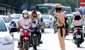 Từ 1/1/2026: Người vi phạm giao thông có thể bị khấu trừ lương để thi hành quyết định xử phạt