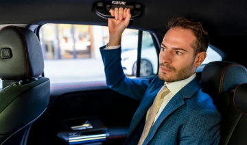 Tay nắm trần ô tô: Chi tiết nhỏ, giá trị lớn ít người để ý