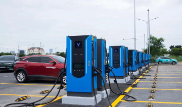 BYD có trạm sạc siêu nhanh, V-Green có “siêu trạm sạc”